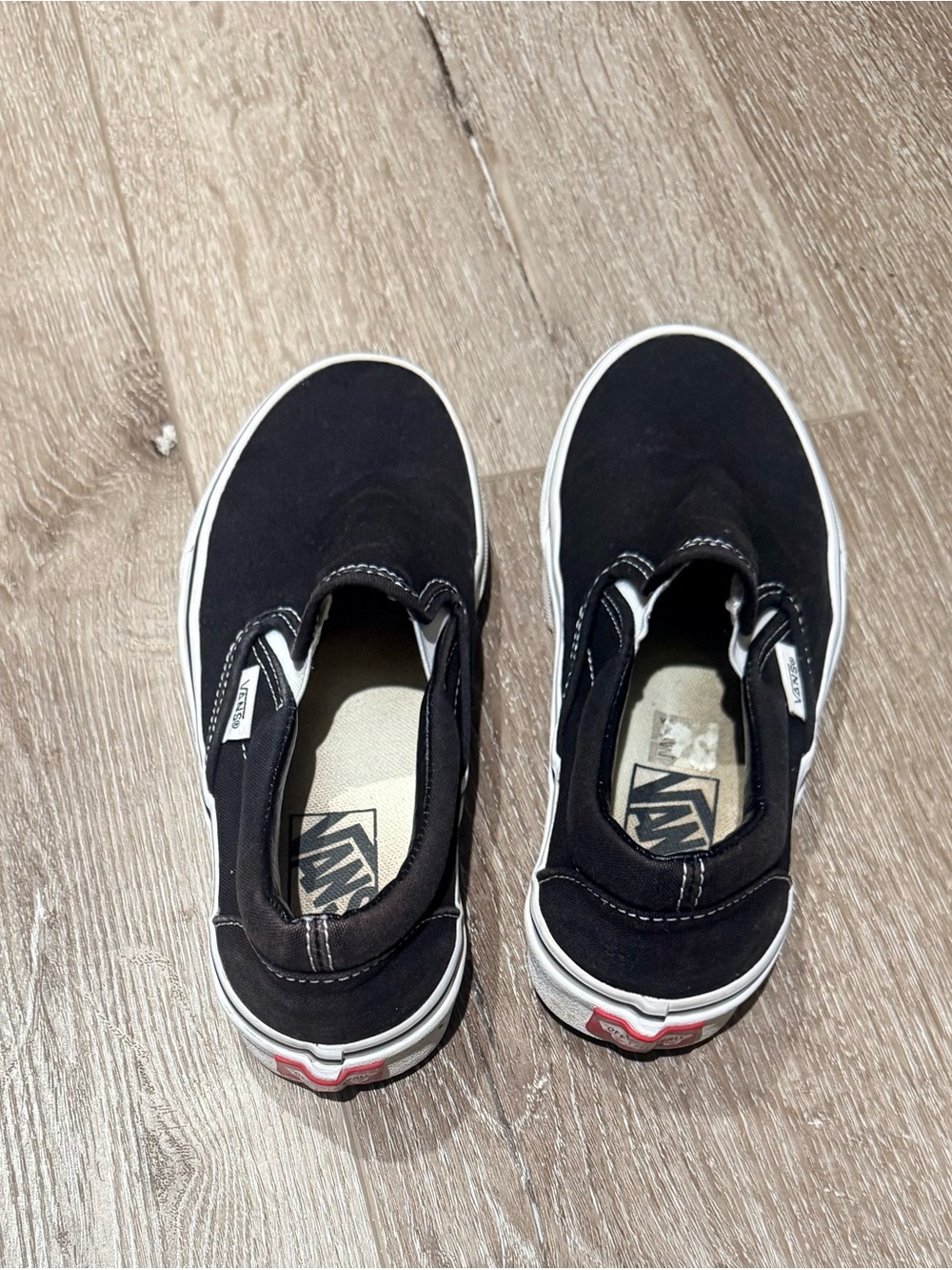Vans Slip-On Sneakers in Black with White 
Women’s Size  5.5 / Men’s Size 5